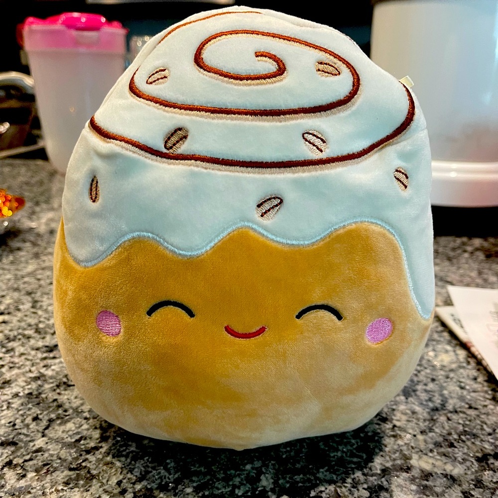 Squishmallow cinnamon roll